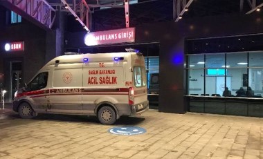 Bilecik'te feci kaza... Önce refüje, ardından istinat duvarına çarptı: Yaralılar var!