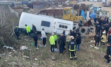 Feci kaza... İşçi servisi ile TIR çarpıştı: Yaralılar var!