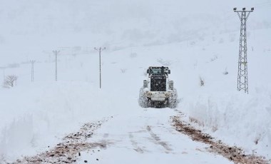 Doğu'da kar esareti... 3 ilde 366 yerleşim yerine ulaşım sağlanamıyor