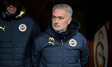 Fenerbahçelilerden Mourinho'ya destek pankartı!