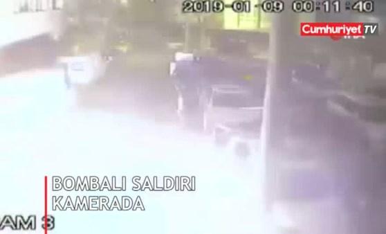 Beyoğlu'nda bombalı saldırı kamerada: Şüpheli yakalandı