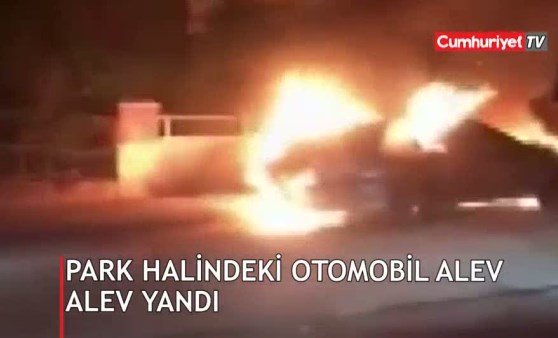 Park halindeki otomobil alev alev yandı