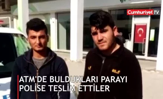 ATM'de buldukları yüklü miktardaki parayı polise teslim ettiler