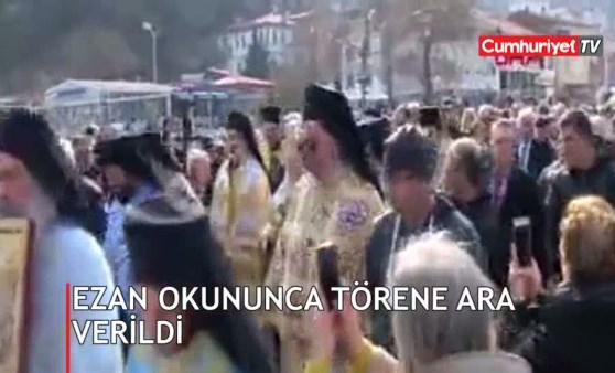 Denize haç atılırken ezan okununca, Bartholomeos törene ara verdi