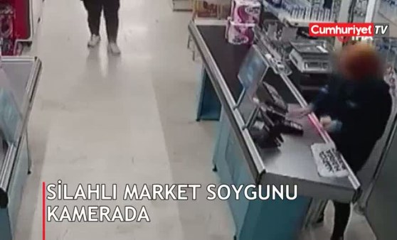 İstanbul'da silahlı market soygunu kamerada