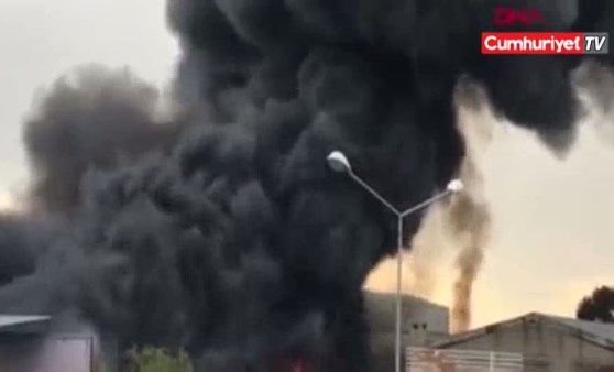 İzmir'de çerez fabrikasında yangın (21.01.2019)(Video Haber)