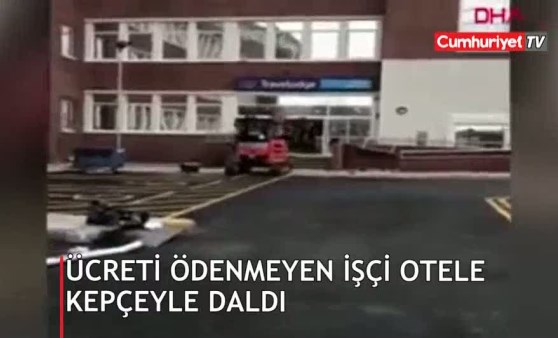 Ücreti ödenmeyen işçi, otele kepçeyle daldı