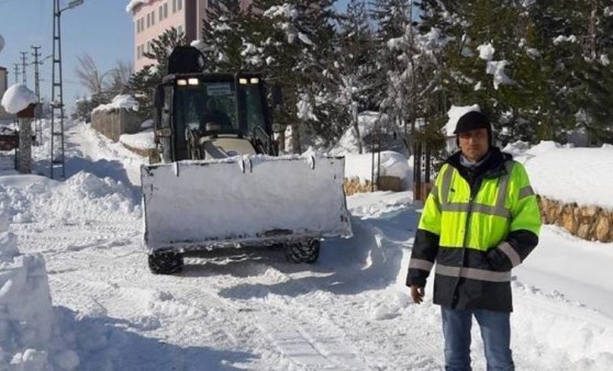 Ulaşımı kapanan yaylada kalan 9 kişiden haber alınamıyor