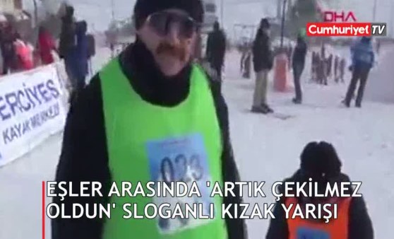 Eşler arasında 'Artık çekilmez oldun' sloganlı kızak yarışı