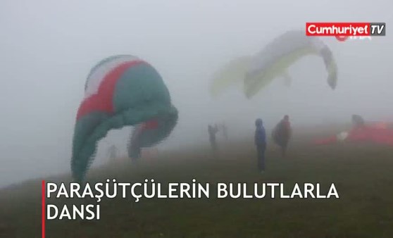 Paraşütçülerin bulutlarla dansı