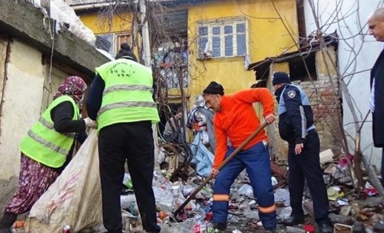 Evden 20 tona yakın çöp çıktı