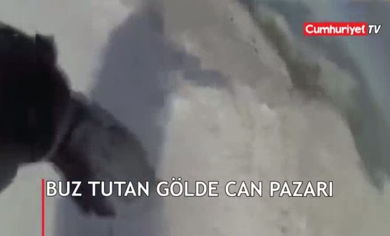 Buz tutan gölde can pazarı kamerada