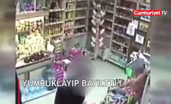 Taciz iddiasında bayıltan yumruk kamerada