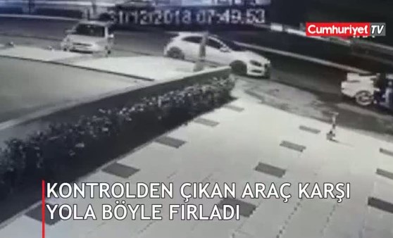 Kontrolden çıkan araç karşı yola fırladı