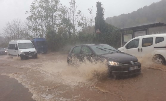 Beykoz'da yollar göle döndü