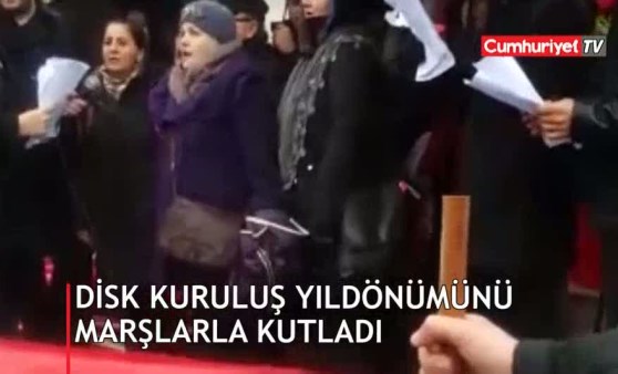 DİSK kuruluş yıldönümünü şarkılarla kutladı