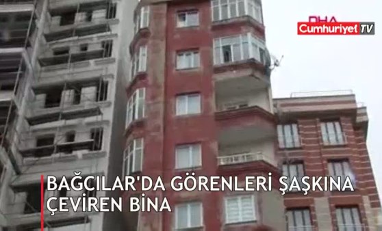 Bağcılar'da görenleri şaşkına çeviren bina