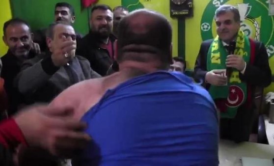 'Babo bu adam 5 yıl önce neredeydi?' deyip kıyafetini yırttı