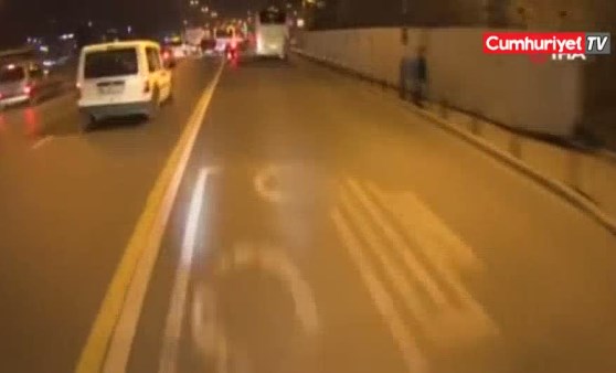 İstanbul'da feci motosiklet kazası kamerada