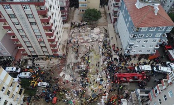 Kartal'da çöken bina havadan böyle görüntülendi