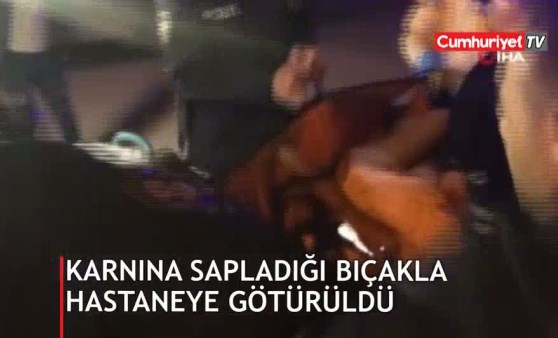 Karnına sapladığı bıçakla hastaneye götürüldü