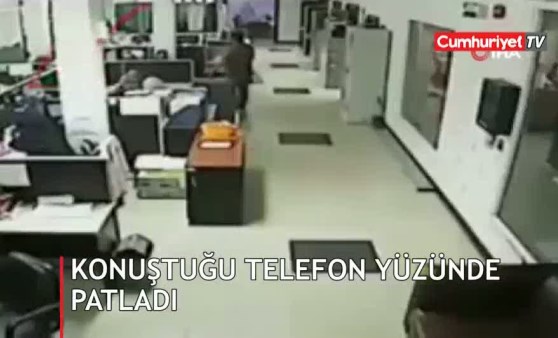 Konuştuğu telefon yüzünde patladı