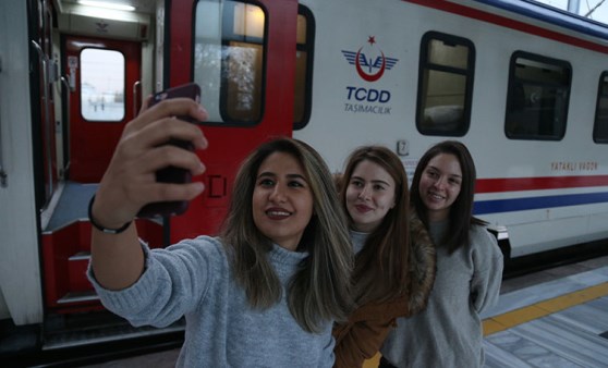 Foto Haber- Herkes bu treni yakalamak istiyor