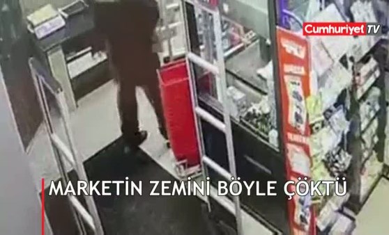 Marketin zemini, müşteriler ve görevlinin üzerinde bulunduğu esnada çöktü