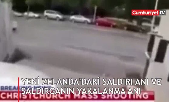 Yeni Zelanda'da camiye saldırı anı kamerada