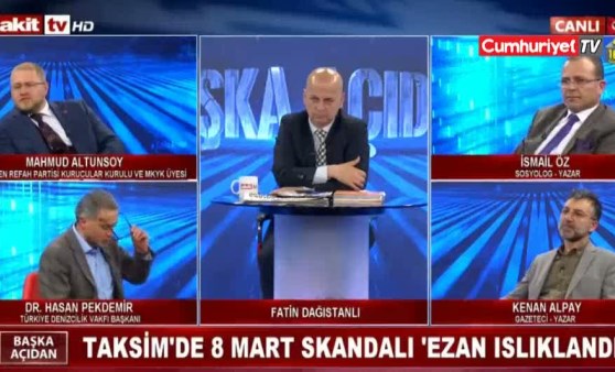 Akit Tv sunucusunun canlı yayında zor anları