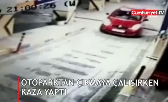 Otoparktan çıkmaya çalışırken duvara çarpan sürücü kamerada