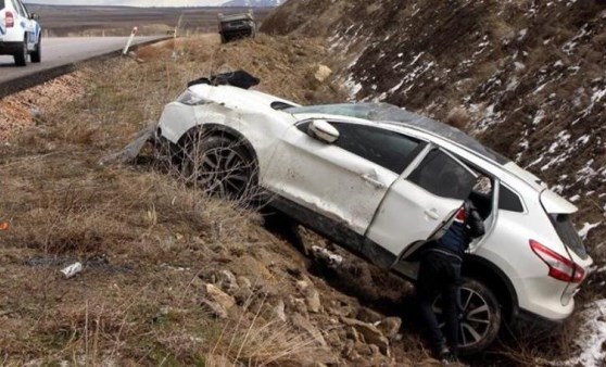 Kaza yapanlara yardıma koşan vatandaşa otomobil çarptı: 1 ölü, 5 yaralı