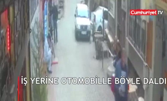 Patronunun otomobilini çalıştıran genç iş yerine girdi: 2 yaralı