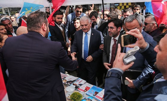 Binali Yıldırım'dan CHP, İYİ Parti, DSP ve SP çadırlarına ziyaret