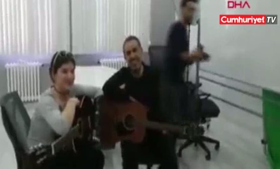 Biyonik ele kavuştu, Haluk Levent ile gitar çaldı (19.03.2019)(Video Haber)