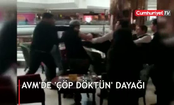 5 garson tarafından tekme tokat saldırıya uğradı