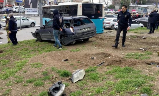 İstanbul Beyazıt'ta halk otobüsü dehşeti: Olay yerinden kareler