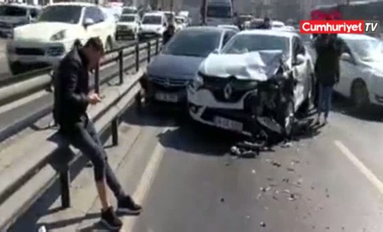 Avcılar D-100 Karayolunda zincirleme trafik kazası