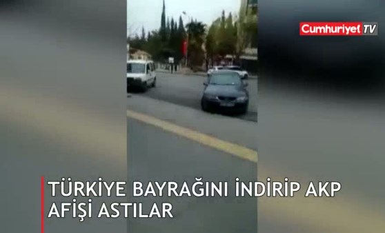 Türk bayrağını indirip AKP afişi astılar... 