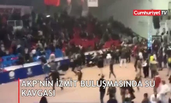 AKP buluşmasında su kavgası! Polis gazla müdahale etti