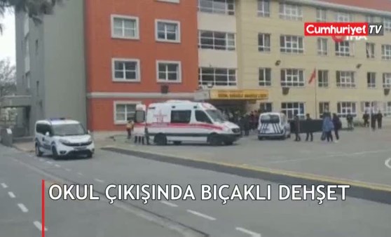 Liseli öğrencilere bıçaklı saldırı