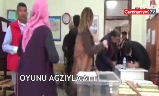 Engelli yurttaş oyunu ağzıyla attı