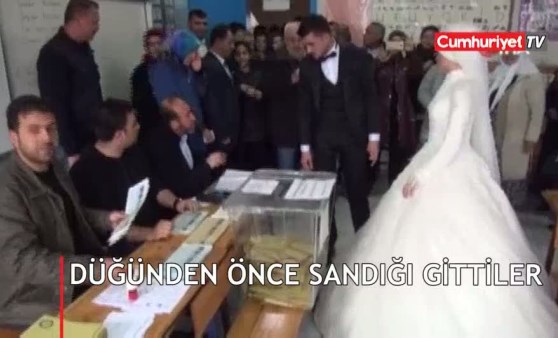 Gelin ve damat salondan önce sandığa gitti