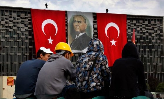 Ünlü fotoğrafçı Yannis Behrakis hayatını kaybetti