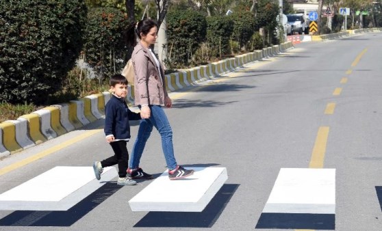 Üç boyutlu yaya geçidi: Durmamak yürek ister!