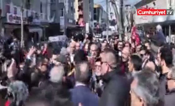 İmamoğlu, Küçükçekmece'de izdihamdan yürüyemedi (09.03.2019)(Video Haber)