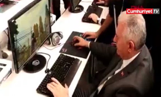 Binali Yıldırım PUBG oynadı