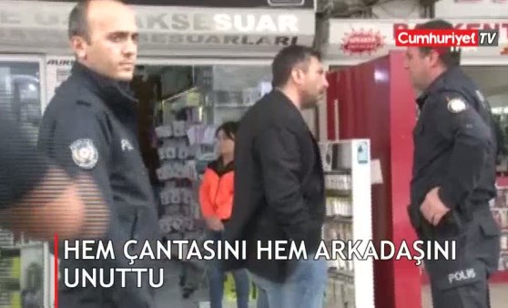 Yolda yürürken hem arkadaşından hem çantasından oldu