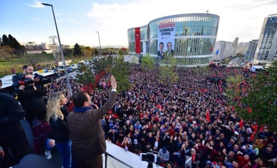 Ekrem İmamoğlu: 350 bin Büyükçekmecelinin onuru ve gururuyla oynuyorsunuz