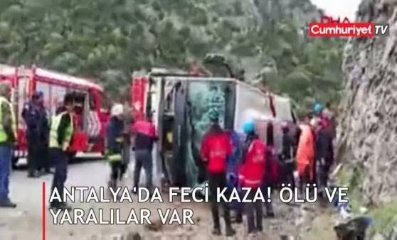 Antalya'da midibüs devrildi: 2 ölü, 15 yaralı